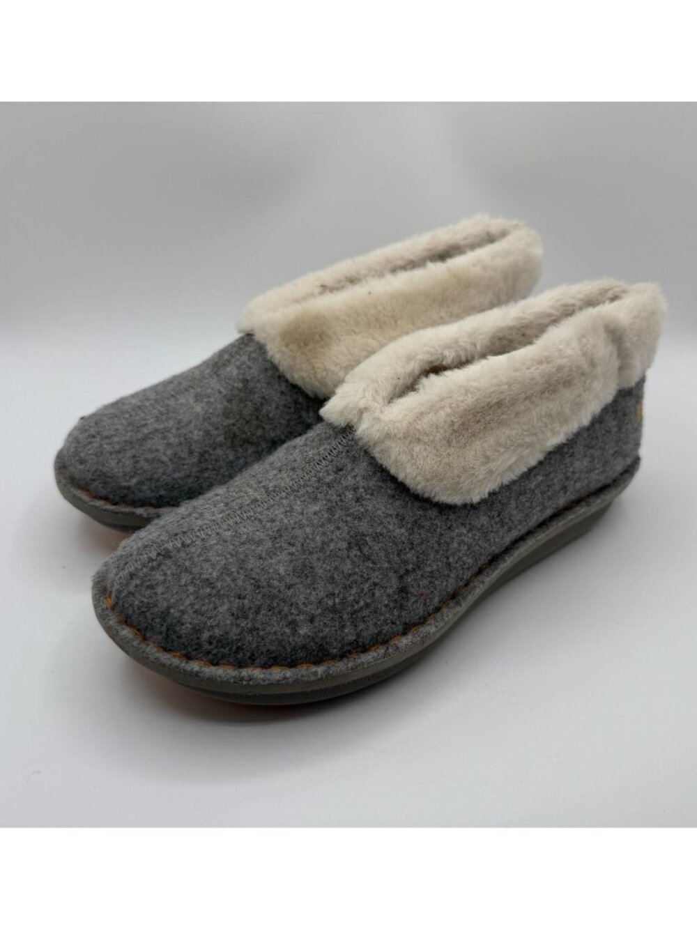 Clarks Cloudsteppers Step Flow Low Slippers Women's Size 7M Grey Comfort Cozy